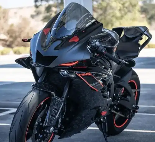 激情狂野驾驶机车,尽情释放内心的激情和狂野