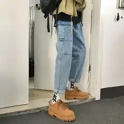 港风潮流牛仔裤,不可替代的百搭神器,吸引女生的不二之选