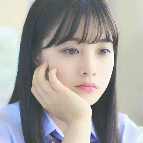 桥本环奈美得就像个小天使,就像从少女漫画里走出来一样