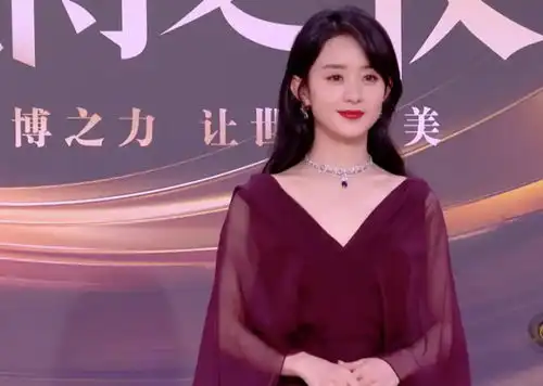 92位明星走红毯,有一半争着与丁真合影黄子韬台上邀自拍