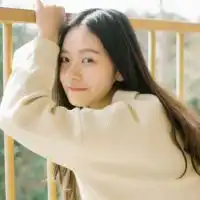 可谓造型百变的妹子头像,白色衣服纯洁少女