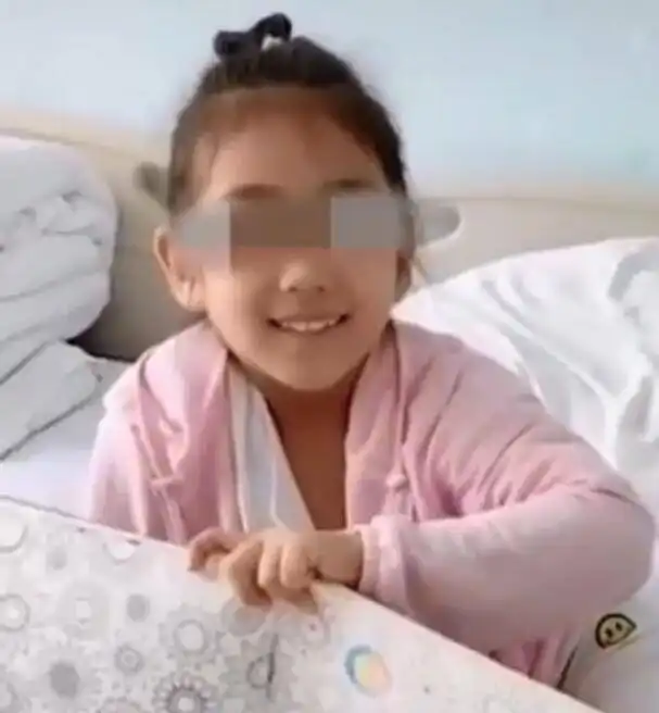 辽宁虐待6岁女童亲妈及男友身份被扒,称打孩子就得外人来