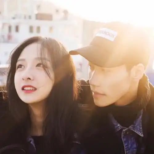 情侣头像真人背影牵手