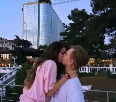 微信头像女生简约干净男