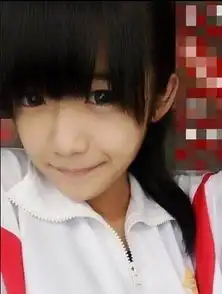 这俩美女看起来大概多少岁啊