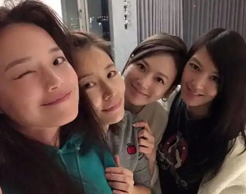 林心如舒淇林熙蕾闺蜜派对44岁老少女们素颜太嫩了,都比化妆美