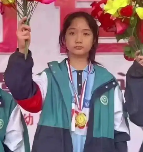 陕西女孩失踪6天深夜奔跑画面曝光,警方介入,评论区各种猜测