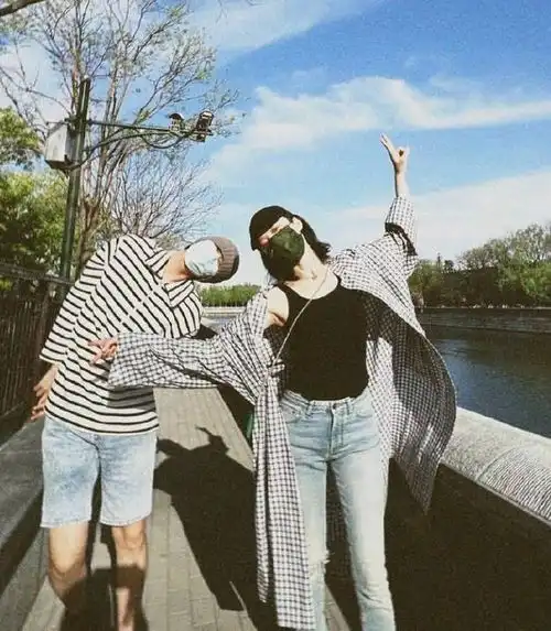 泫雅大尺度野性暴露照片曝光,到底是穿衣自由还是不雅