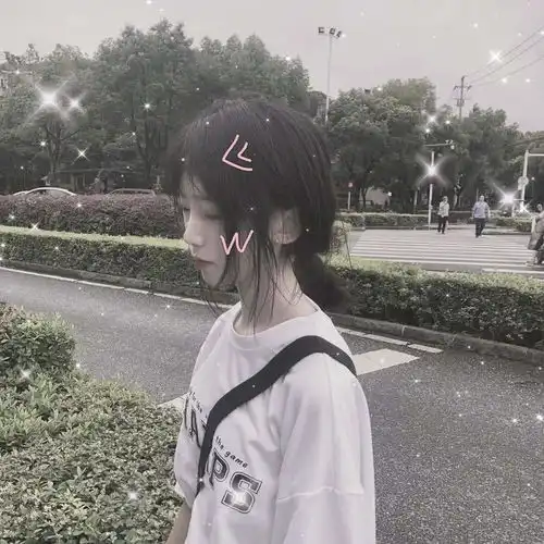 有没有类似有点学生党的样子的女生头像