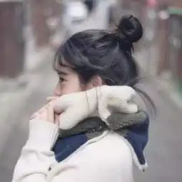 男人12个小动作,出卖他对你的心