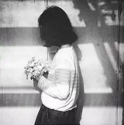 女人伤感黑白背影头像日