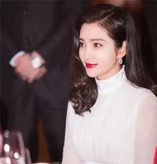 李冰冰从上戏小白到国际巨星,错过任泉,甩过石涛,48岁仍单身