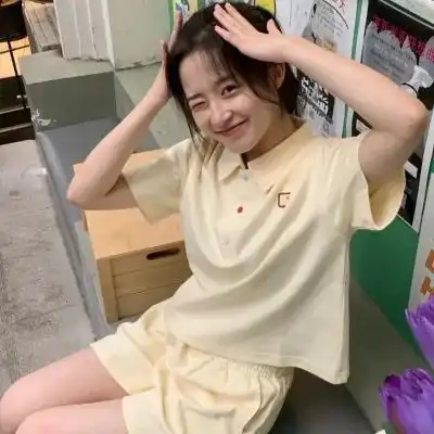 女生头像希望熬过一切,星光璀璨,可爱真人女头