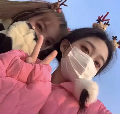 闺蜜头像陪你看日落的人比日落本身更浪漫
