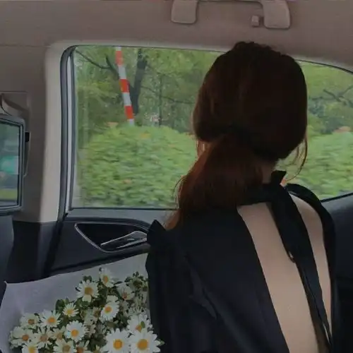 清新治愈真人美女头像,闺蜜头像抱花头像