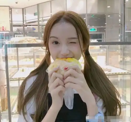 女生来月经,3种食物饿死也别吃,否则提前闭经可别哭