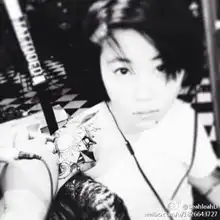 王菲晒对比美照为女儿庆生笑称越来越像你