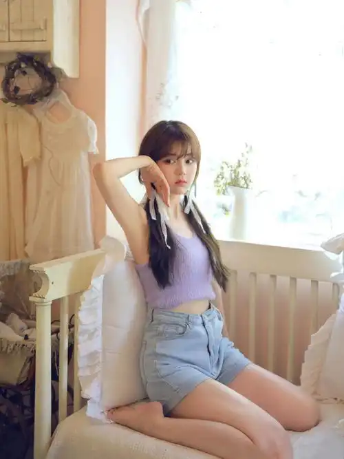 什么样的美女能表现纯欲风呢颜值高妆容精致,穿搭时尚吸引人