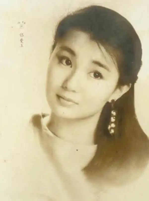 留中分是为了挡脸,敢梳马尾的才算美女