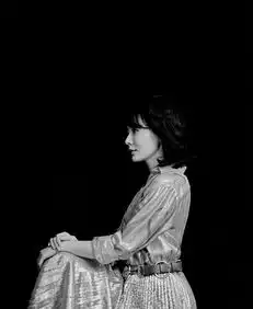 陈数黑白写真优雅率性尽显大女人成熟魅力
