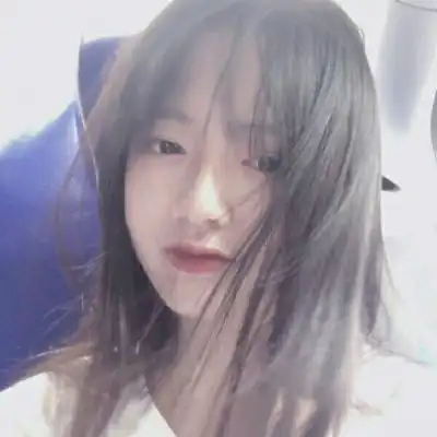 含鹿的女生头像不是人