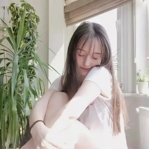 可爱小女孩头像大眼睛清