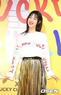 崔雪莉最新活动照公开驾驭公主切发型如二次元少女