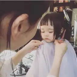 今年最火的缩脸短发,让脸小到不行