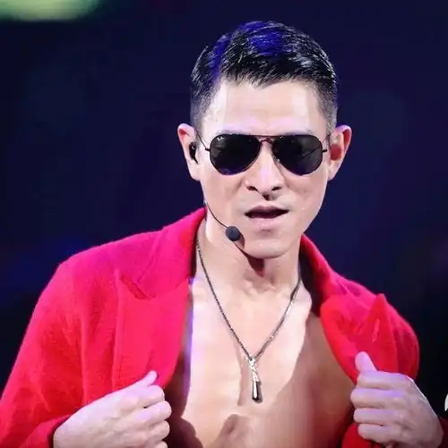 刘德华上热搜背后,天下苦明星假敬业久矣