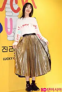 崔雪莉最新活动照公开驾驭公主切发型如二次元少女