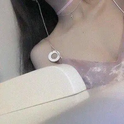 快手清晰头像女生锁骨