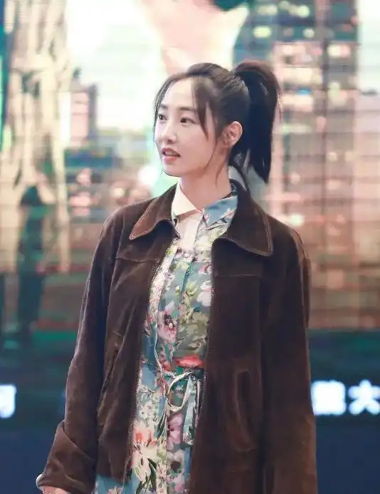 碎花裙简直春季的标配不同领口下演绎美感和气质,打造小仙女范