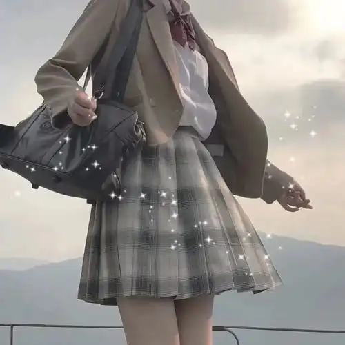 jk女生头像你是踩碎星光落入我梦境的一袋幻想