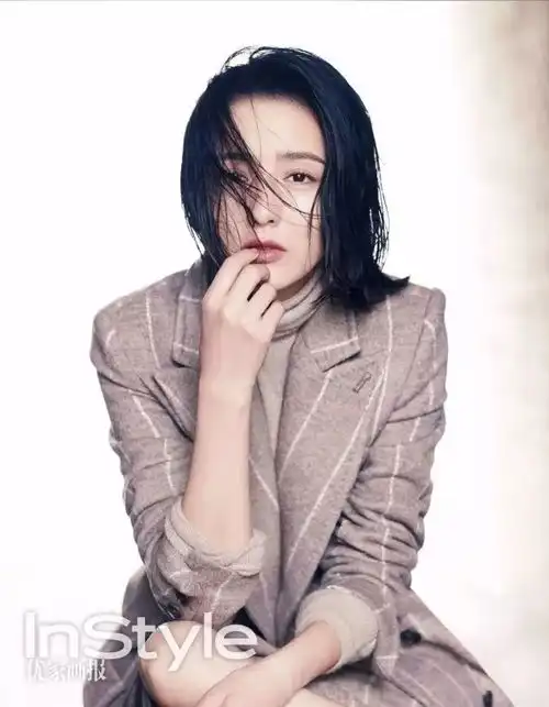 职场女孩冬天穿什么内搭高级舒适又保暖这件单品冬天可以代替白衬衫