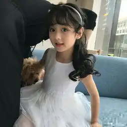 放过孩子吧,才9岁的女孩天天浓妆,卸妆之后面容憔悴像20