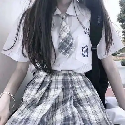 网易云昨晚约一妹子出来吃饭,她说她有hiv,我不懂但我想到