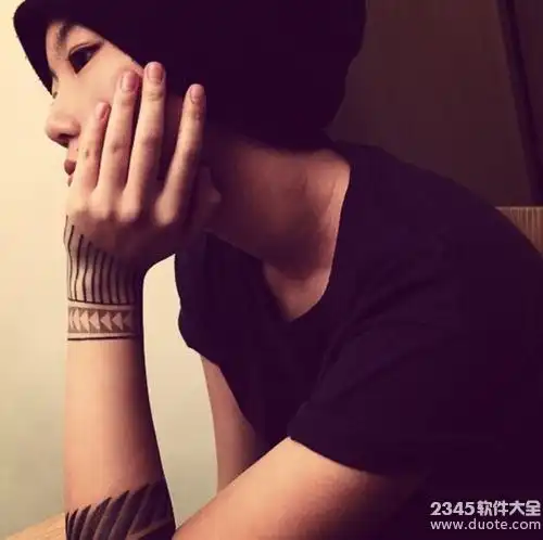 窦靖童下巴的那根黑线纹身啥意思窦靖童下巴纹身真的假的