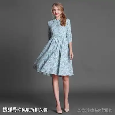 想要清新感那你需要一套蓝白配了奥联折扣女装羽绒服