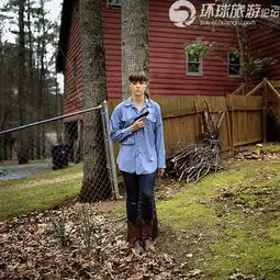 世界最军事化国家瑞士美女持枪司空见惯