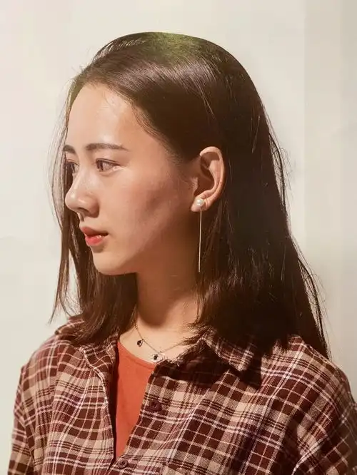 第三一一集朱传奇教你画穿格子衬衫的侧颜女青年素描头像
