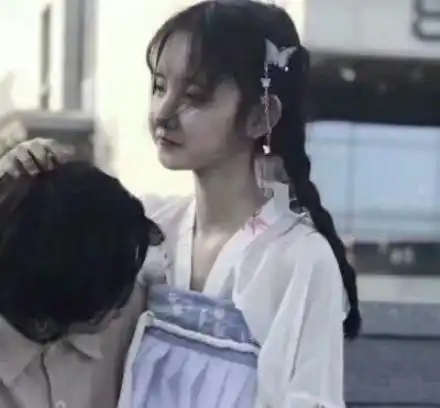 女生头像带花真人一人一半