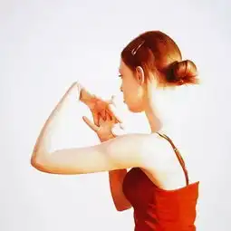 他山之石艺水彩,画出少女水嫩的皮肤