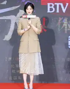 35岁蒋欣剪短发,网友调侃有点土,一番打理后却甜美到炸