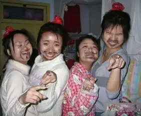 奇葩女生各种销魂姿势看完后对女生没幻想了