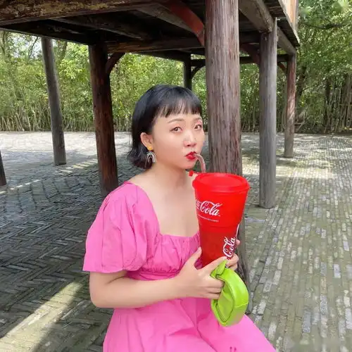 穿衣到底是个人自由,还是有关社会规范两者的界限究竟在哪里