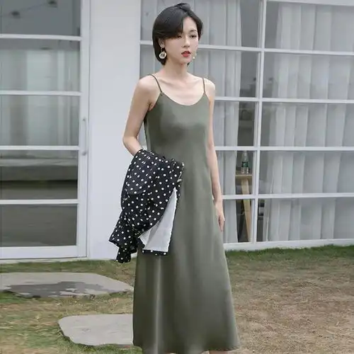 那些一看就高级又优雅的女人,夏天都爱穿醋酸裙,时髦又贵气