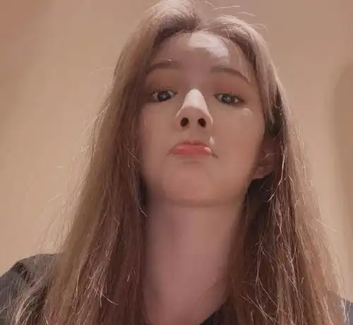 硬糖少女宿舍进蟑螂,nene保护猫,张艺凡一秒上桌,刘姐勇敢