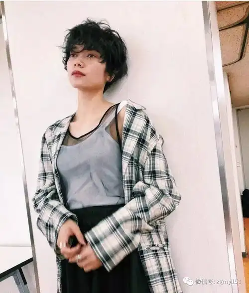 极简风短发,让你看起来就很气质