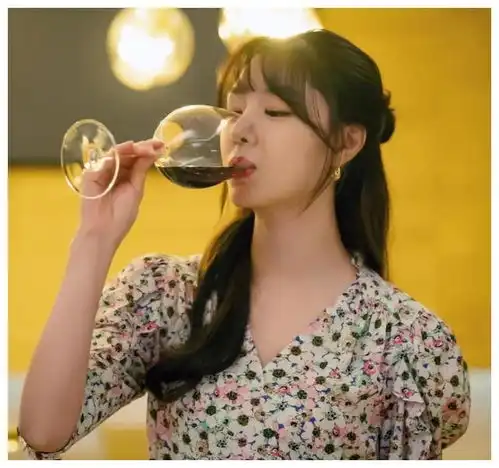 韩国冷艳女神人设崩塌,上综艺后亮瞎观众她居然有两副面孔