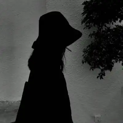 黑白女生头像背影全身女生霸气头像黑白高冷